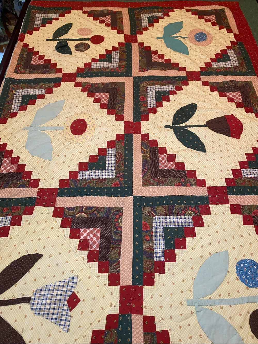 Vintage Patchwork Quilt floral pattern in Multi-color design Queen/Full 1993